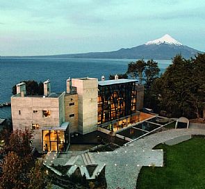 Hotel AWA Puerto Varas
